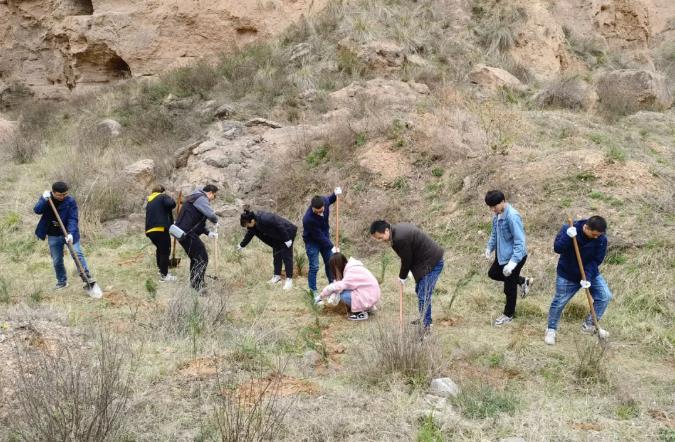 泓源公司開展義務植樹活動(圖5) 泓源公司開展義務植樹活動(圖5)