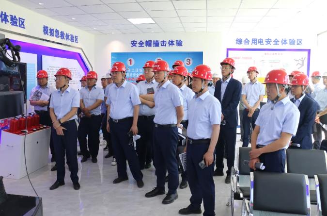 泓源公司開展安全生產(chǎn)月活動——重點建設(shè)項目觀摩學(xué)習(xí)(圖4) 泓源公司開展安全生產(chǎn)月活動——重點建設(shè)項目觀摩學(xué)習(xí)(圖4)
