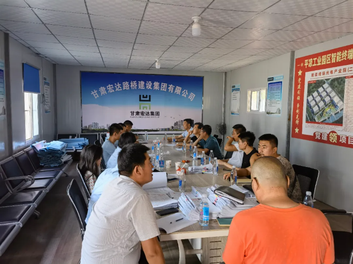 泓源公司組織開展中小企業(yè)孵化基地項(xiàng)目(二期)廠房及室外配套工程竣工驗(yàn)收(圖2) 泓源公司組織開展中小企業(yè)孵化基地項(xiàng)目(二期)廠房及室外配套工程竣工驗(yàn)收(圖2)