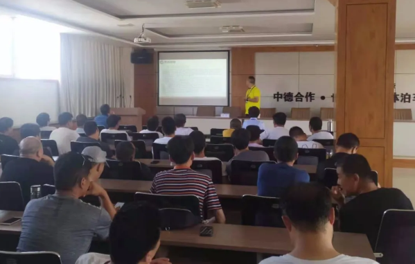 泓源出租車公司召開7月份安全例會并開展“炎炎夏日送清涼”活動(圖2) 泓源出租車公司召開7月份安全例會并開展“炎炎夏日送清涼”活動(圖2)