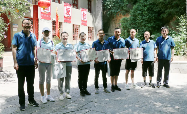 增強(qiáng)團(tuán)隊(duì)合力 展示泓源風(fēng)采 ——泓源公司開展登山比賽活動(圖9) 增強(qiáng)團(tuán)隊(duì)合力 展示泓源風(fēng)采 ——泓源公司開展登山比賽活動(圖9)