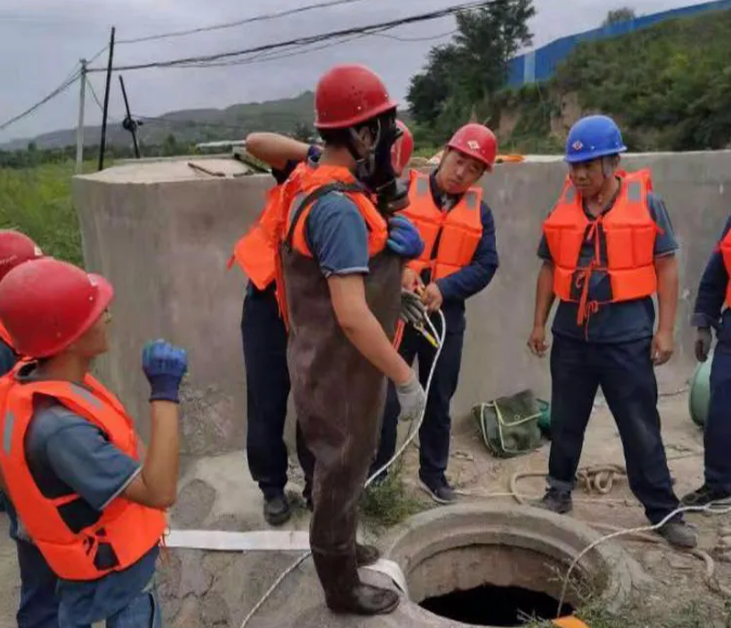 泓源城東污水處理公司組織開(kāi)展四十里鋪倒虹吸井溢水應(yīng)急救援演練活動(dòng)(圖3) 泓源城東污水處理公司組織開(kāi)展四十里鋪倒虹吸井溢水應(yīng)急救援演練活動(dòng)(圖3)