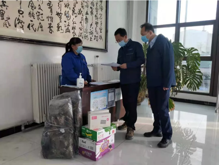 泓源公司督查疫情防控工作并慰問(wèn)一線防疫人員(圖2) 泓源公司督查疫情防控工作并慰問(wèn)一線防疫人員(圖2)