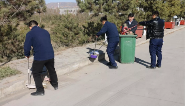 文明創(chuàng)建我先行 ——市產(chǎn)投集團團委開展環(huán)境衛(wèi)生整治志愿活動(圖2) 文明創(chuàng)建我先行 ——市產(chǎn)投集團團委開展環(huán)境衛(wèi)生整治志愿活動(圖2)