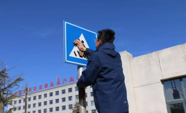 文明創(chuàng)建我先行 ——市產(chǎn)投集團團委開展環(huán)境衛(wèi)生整治志愿活動(圖3) 文明創(chuàng)建我先行 ——市產(chǎn)投集團團委開展環(huán)境衛(wèi)生整治志愿活動(圖3)