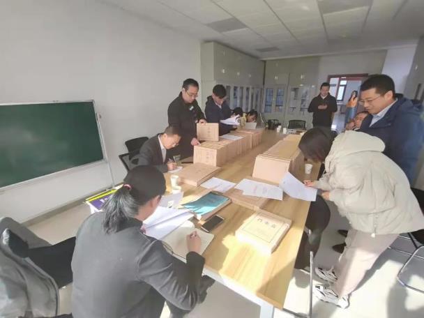 平?jīng)龉I(yè)園區(qū)東二路等三條道路工程順利通過行政驗(yàn)收(圖2) 平?jīng)龉I(yè)園區(qū)東二路等三條道路工程順利通過行政驗(yàn)收(圖2)