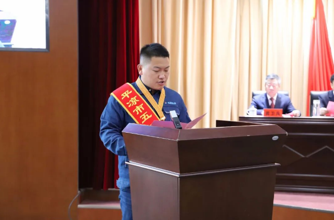 喜報！市產投集團員工楊李榮獲2022年平涼市五一勞動獎章(圖2)